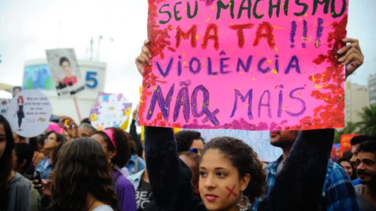 Campanha ‘Feminicídio Zero’, do Coletivo Feminista, transforma famoso bairro de Santos