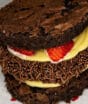 Com aparência de hambúrguer e sabor de brownie, doce impulsiona vendas de confeitaria