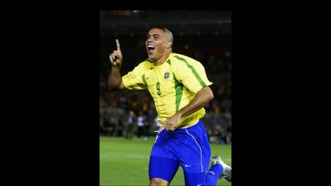 Ronaldo foi convocado, mas não jogou em 1994. Foi campeão e destaque em 2002
