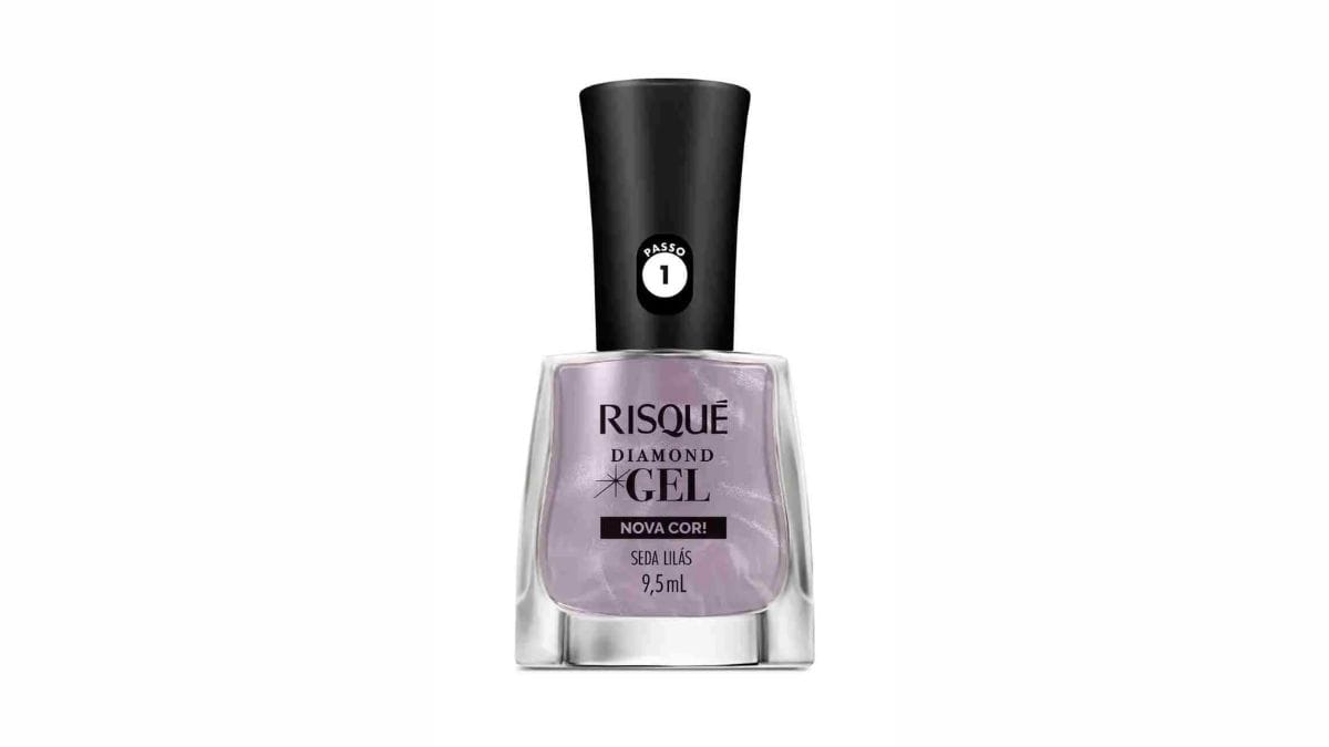 Frasco de esmalte lilás sobre fundo neutro