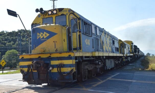 Ferroanel de São Paulo representado por um trem da MRS