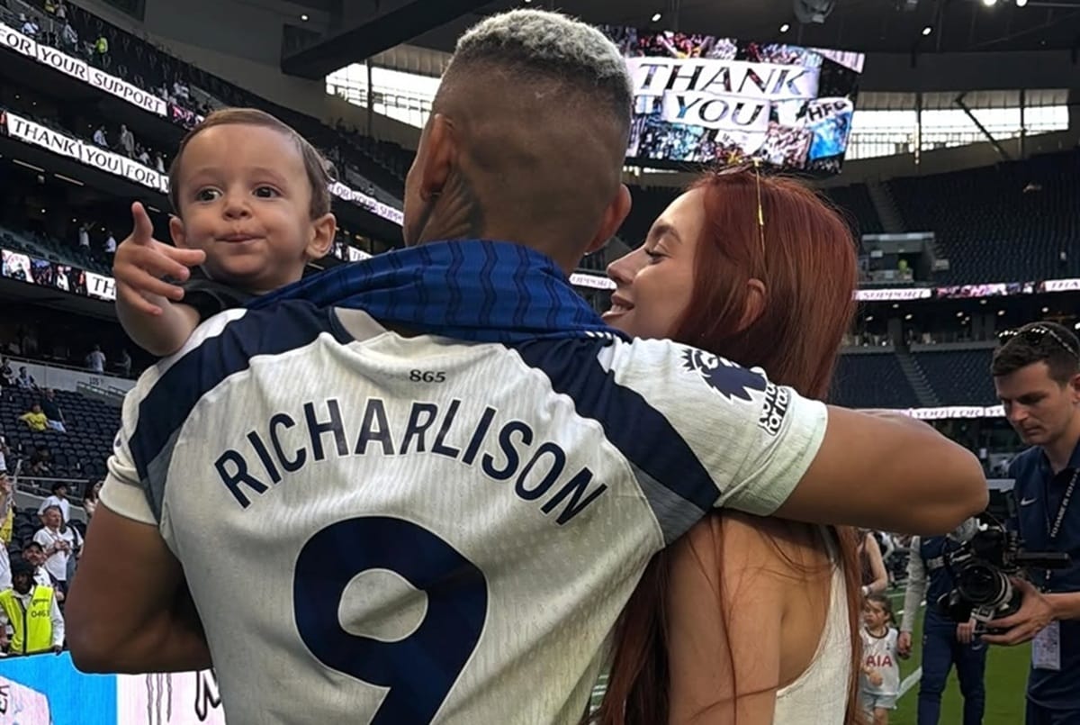 Jogador Richarlison e a família