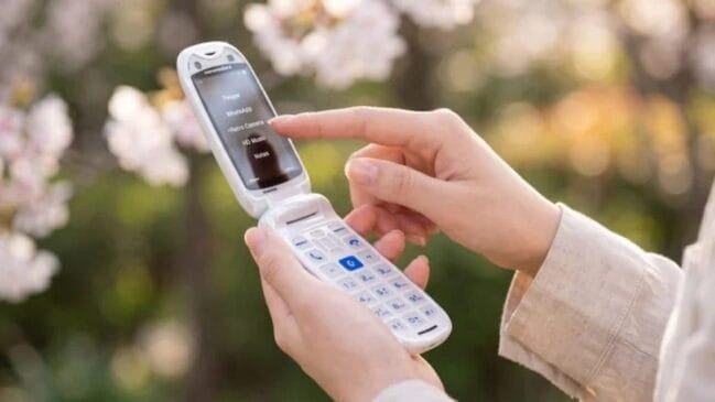 Celular que foi febre nos anos 2000 volta ao mercado com proibição polêmica; entenda