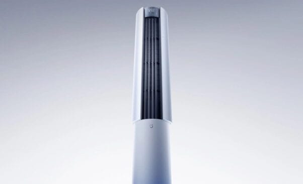 Este modelo em torre ocupa menos espaço do que os modelos padrão e o design reflete a proposta minimalista característica dos produtos gerados pelo fabricante chinês.