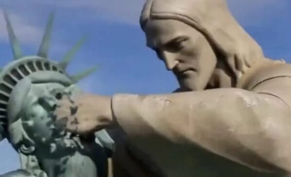 A escolha do Cristo Redentor despertou a atenção pública por simbolizar a transcendência das divisões religiosas e nacionais