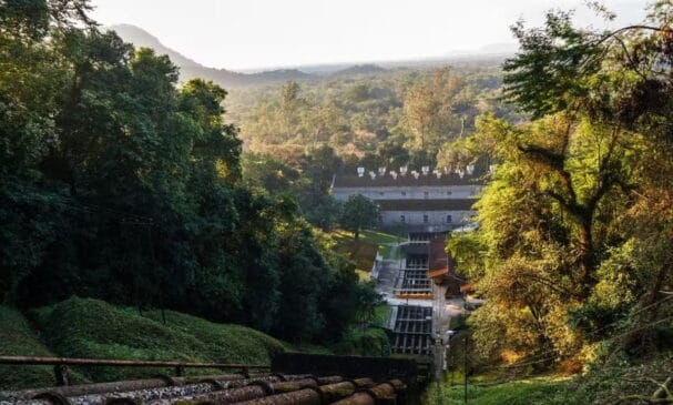 Construída entre 1904 e 1910, a Usina Hidrelétrica de Itatinga é considerada uma das primeiras usinas hidrelétricas de fio d'água no Brasil