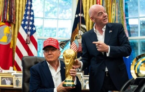 Desde então, a aproximação entre Trump e o presidente da Fifa, Gianni Infantino, tornou-se cada vez mais evidente, já que ambos compartilham uma visão semelhante sobre o potencial comercial e midiático do torneio
