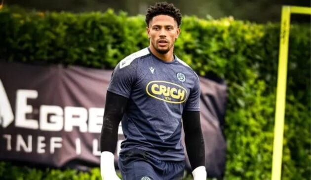 Com quase dois metros de altura, o goleiro construiu uma carreira sólida no futebol europeu e atualmente atua pela Udinese, tradicional equipe da Série A do Campeonato Italiano