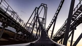 Com 55 metros de altura, a Ghost Rider deu suas primeiras voltas hoje e já atrai olhares curiosos para o Cacau Park