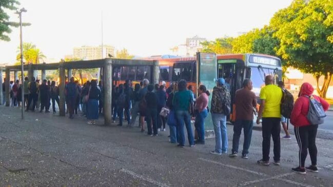 Greve dos rodoviários transforma dia de jogo da Seleção Brasileira em caos no Rio de Janeiro