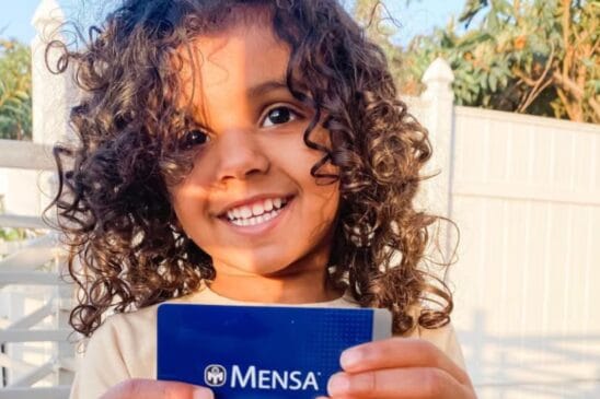 Quem é a menina prodígio que, aos dois anos de idade, já possuía um QI semelhante ao de Einstein?