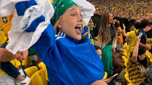 A influenciadora Malu Borges celebra gol da Seleção Brasileira