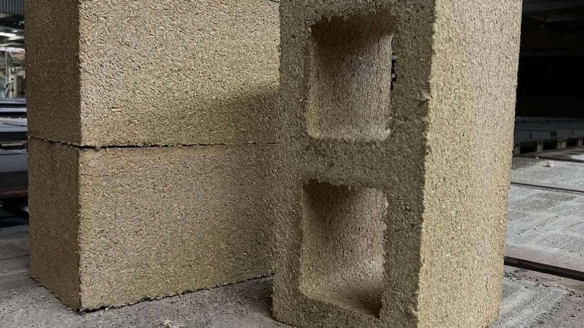Imagem do tijolo preparado com conchas de ostras trituradas
