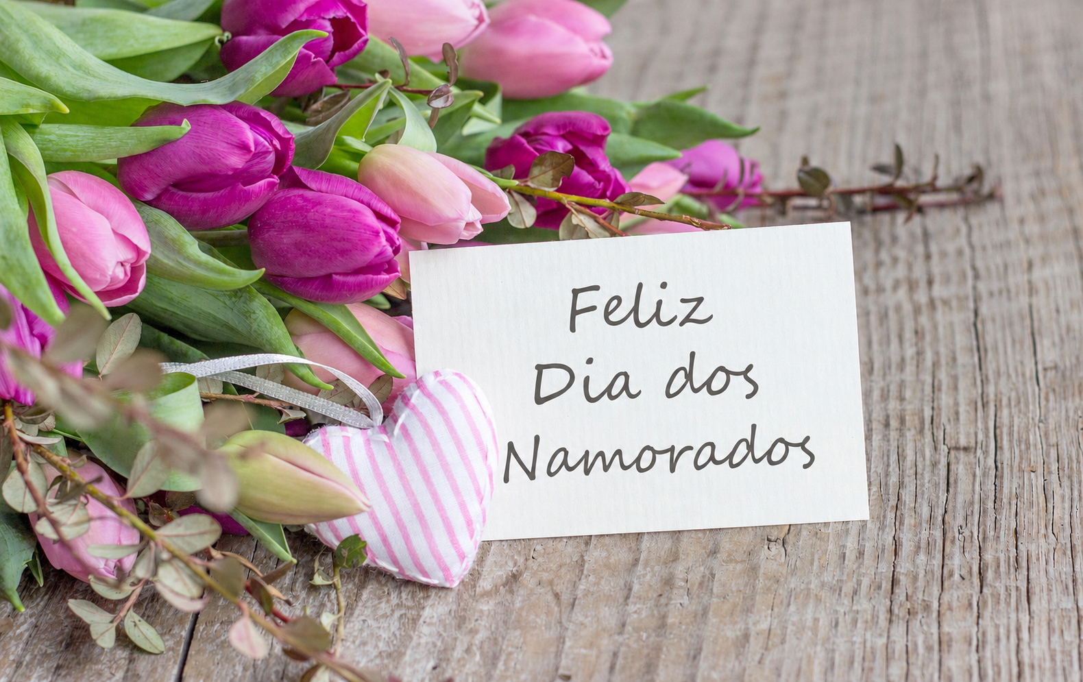 50 mensagens para fazer uma homenagem romântica nesse Dia dos Namorados
