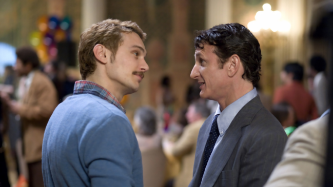 James Franco e Sean Penn em cena de 'Milk - A Voz da Igualdade'