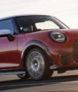 MINI Cooper ganha edição especial inspirada no Rali de Monte Carlo e chega ao Brasil com unidades limitadas