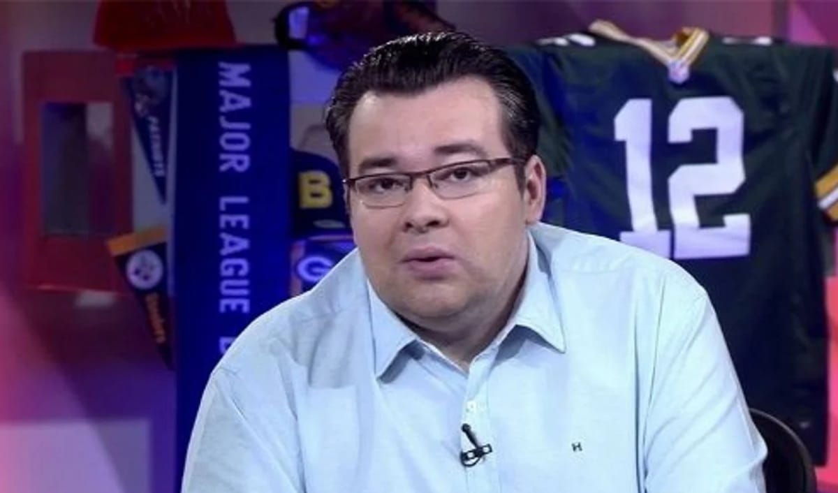 Narrador esportivo Rômulo Nascimento