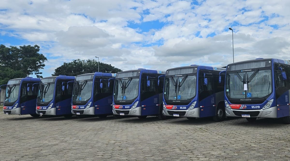 Entrega de novos ônibus para o transporte intermunicipal