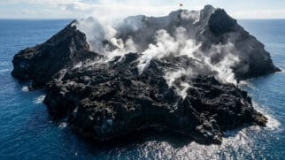 Enquanto a NASA vigia a erupção, especialistas discutem o ganho de território marítimo para Papua-Nova Guiné