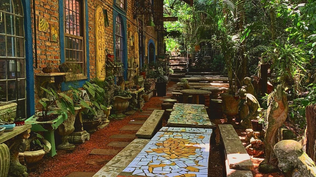 Imagem do interior de um dos ambientes do complexo O Velhão