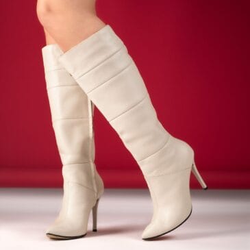 Estilo sem esforço: a bota de cano alto transforma o visual básico em uma produção elegante e aquecida. /Pexels