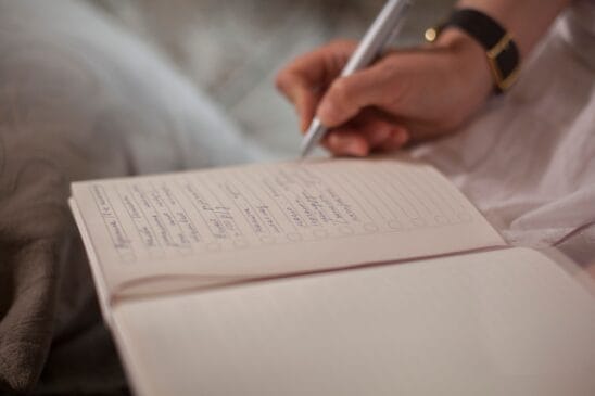 Planejamento intencional: Adeptos da organização manual tendem a planejar de forma mais consciente e a reter dados com mais facilidade. (Foto: /Pexels)