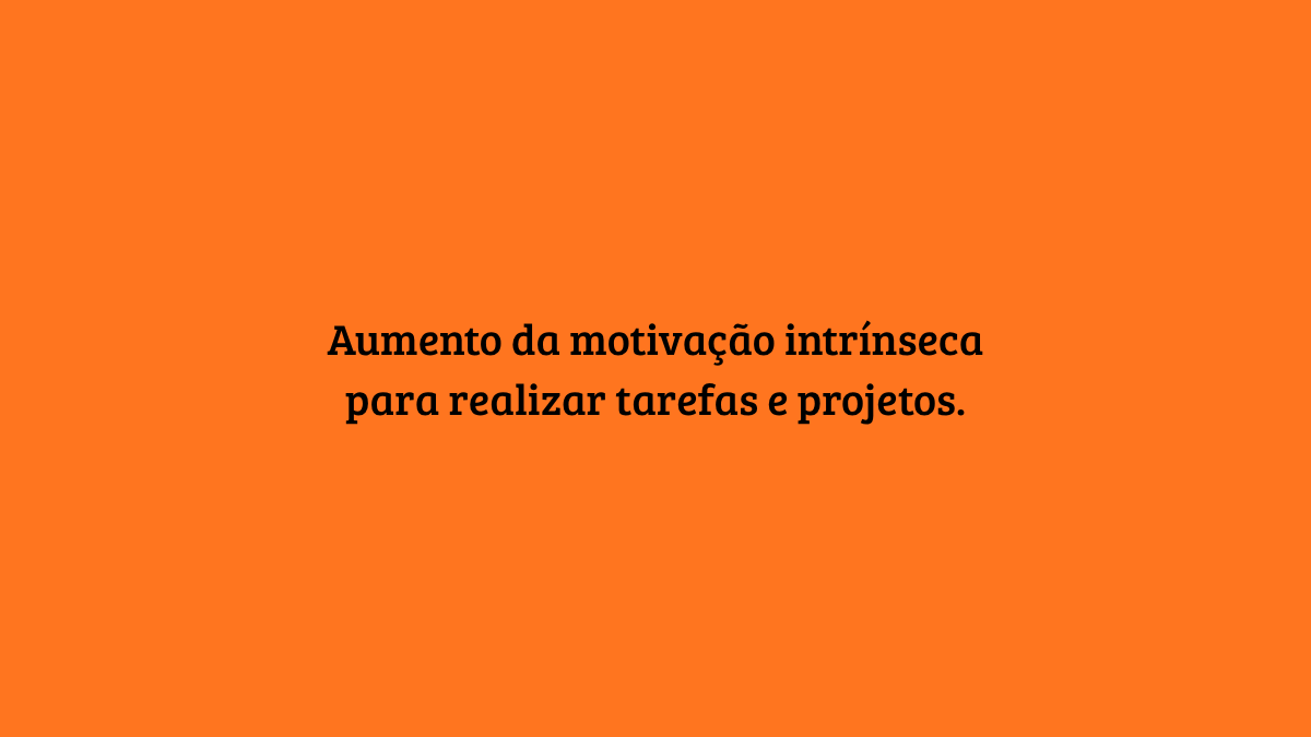 Fundo laranja sólido com o texto centralizado: "Aumento da motivação intrínseca para realizar tarefas e projetos", destacando conceitos de produtividade.