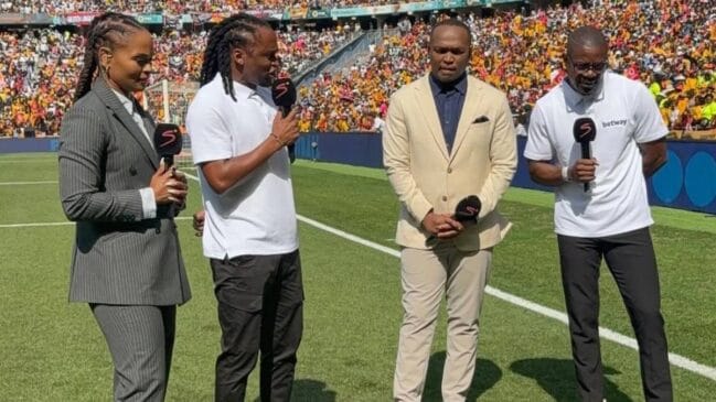 Siphiwe Tshabalala atuando como comentarista