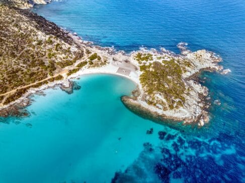 Praia de Punta Molentis, em Sardenha, Itália