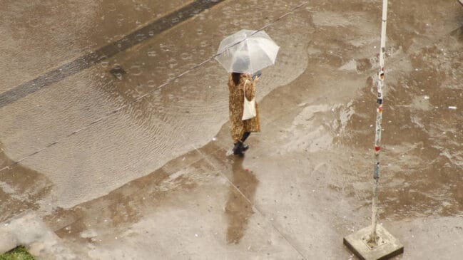 Início do feriado prolongado será de chuva fraca no litoral de SP