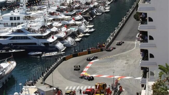 Megaiates chamam atenção no GP de Mônaco e reforçam o elo entre F1 e o mercado náutico de alto padrão (Foto: Divulgação/Ticket Grand Prix)