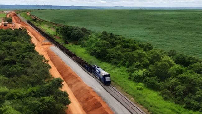 A imagem mostra a Ferrovia de Mato Grosso