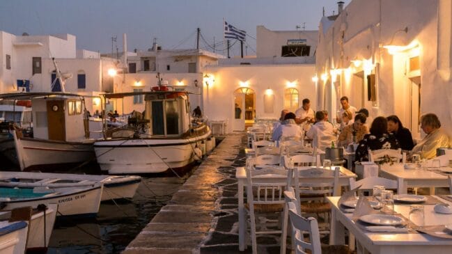 Tradição milenar faz com que muitos restaurantes ofereçam sobremesas, bebidas e até pequenos presentes sem cobrar nada dos clientes (Foto: PxHere)