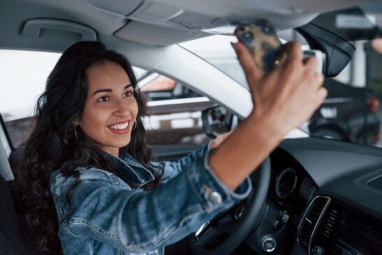 Se a comissão aprovar a proposta tarde, os adolescentes poderão guiar carros pelas ruas urbanas, mas a 'festa' acaba à meia-noite e exige um motorista experiente ao lado