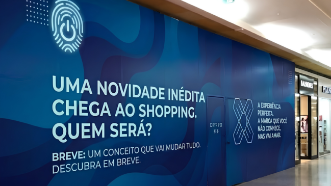 Fachada de uma loja fechada em um shopping