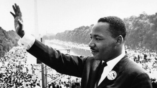 Martin Luther King: “Devemos construir diques de coragem para conter a correnteza do medo.”