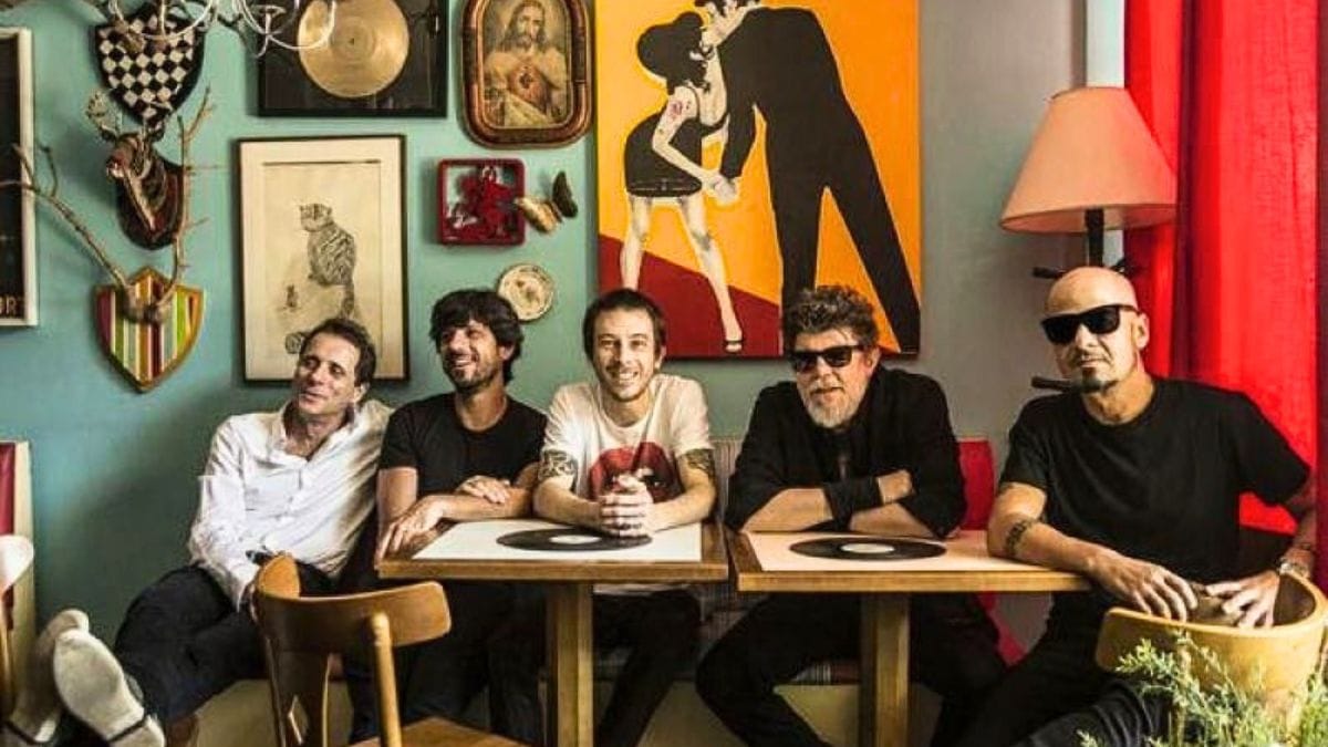 Banda Titãs reunida em foto