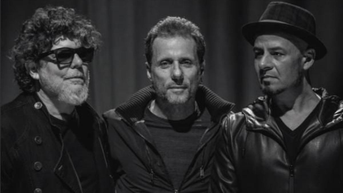Banda Titãs reunida em foto
