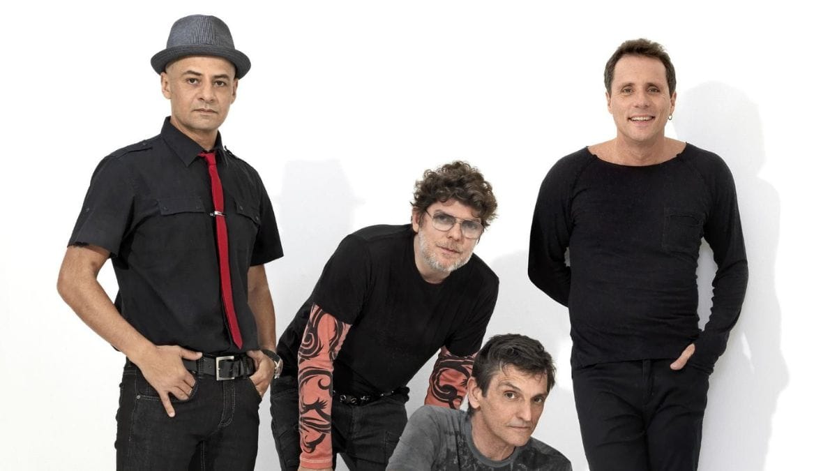 Banda Titãs reunida em foto
