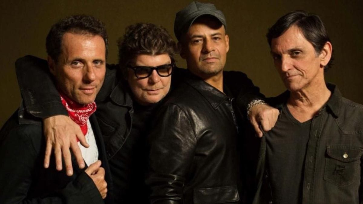 Banda Titãs reunida em foto