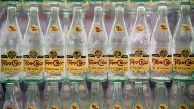 A água com gás Topo Chico é um dos produtos premium do portfólio global de bebidas da Coca-Cola. /Divulgação