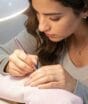 Patroas abandonam minimalismo e escolhem unhas modernas em salões