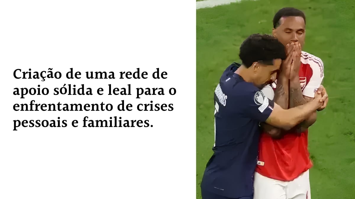 Jogadores de futebol se abraçando em um gesto de consolo e apoio emocional em campo, ao lado do texto: "Criação de uma rede de apoio sólida e leal para o enfrentamento de crises pessoais e familiares."