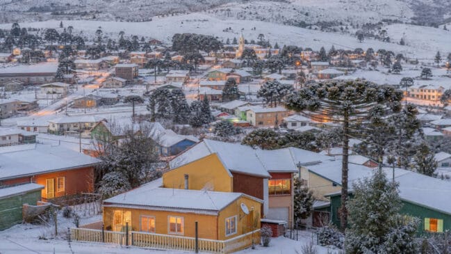 Urupema, localizada no topo da Serra Catarinense, é um verdadeiro refúgio para quem busca vivenciar o frio extremo em solo brasileiro