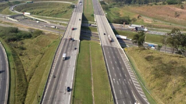 A imagem mostra a Rodovia Rodovia Castelo Branco