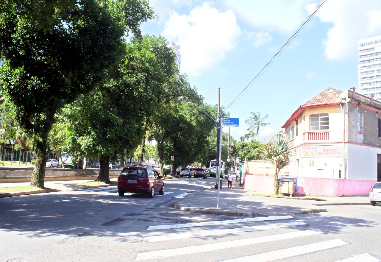 Foto: Nair Bueno/Diário do Litoral O cliente foi atacado quando estava sentado na mureta do Canal 1, pouco depois de sair do bar na Lucas Fortunado