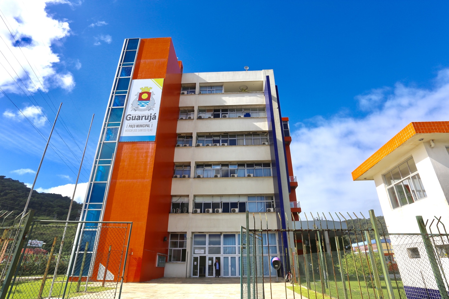 Prefeitura de Guarujá está com 18 vagas para processo seletivo visando à contratação temporária de professor