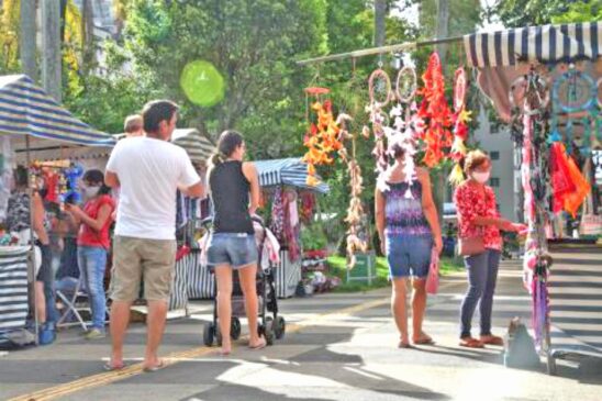 A FeirArte possui barracas de artesanato, bijuterias, roupas, sapatos, bolsas e artigos esotéricos, além de praça de alimentação