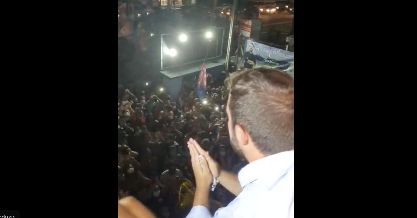 Kayo Amado comemora vitória junto a seus eleitores em comitê, na Avenida Presidente Wilson