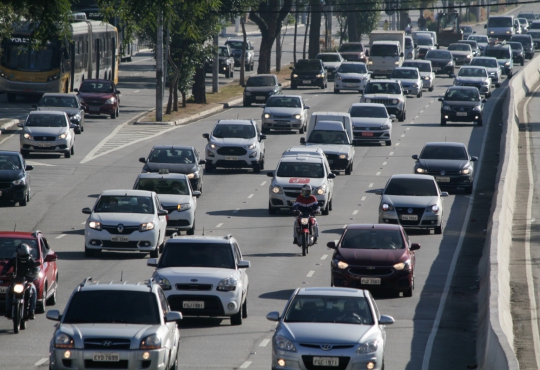 A restrição é calculada de acordo com os finais das placas dos veículos